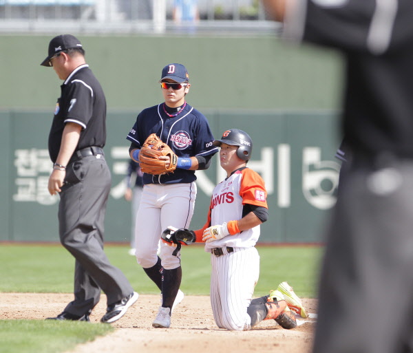 문규현 선수의 적시 2루타